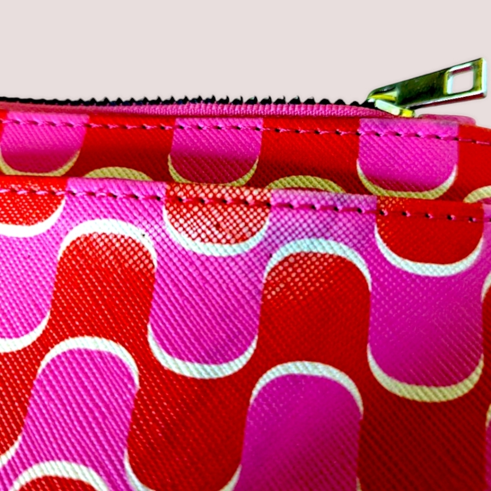 😎👛4/$20 Super Cute Pink Clip-On Card Carrier with Zip Change Compartment - Picture 7 of 7